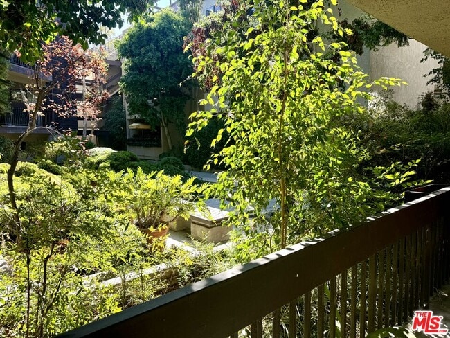 Foto del edificio - 950 Kings Rd