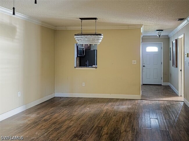 Foto del edificio - 7631 Piping Rock Ct