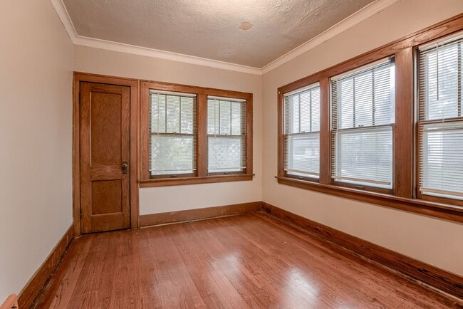 Building Photo - 3 Bedroom on Fontenelle!