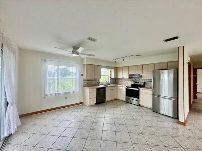 Foto del edificio - 709 S Lake Starr Blvd