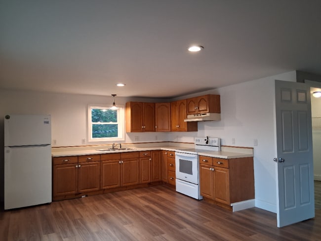 Building Photo - 17 Dickey Ln