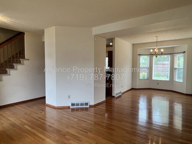 Foto del edificio - 6944 Lost Springs Dr