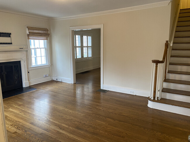 Building Photo - 226 S Laurel Ave