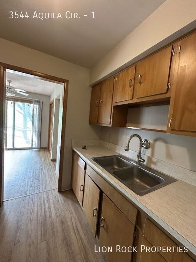 Foto del edificio - 3544 Aquila Cir