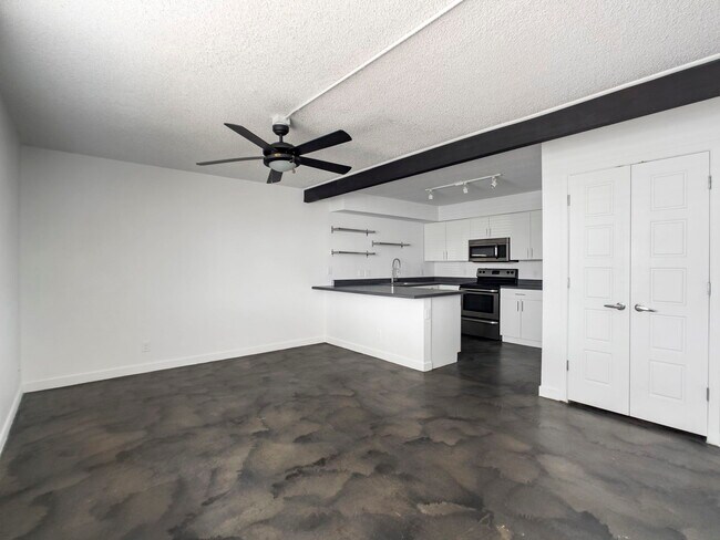 Foto del edificio - 8801 N 1st St