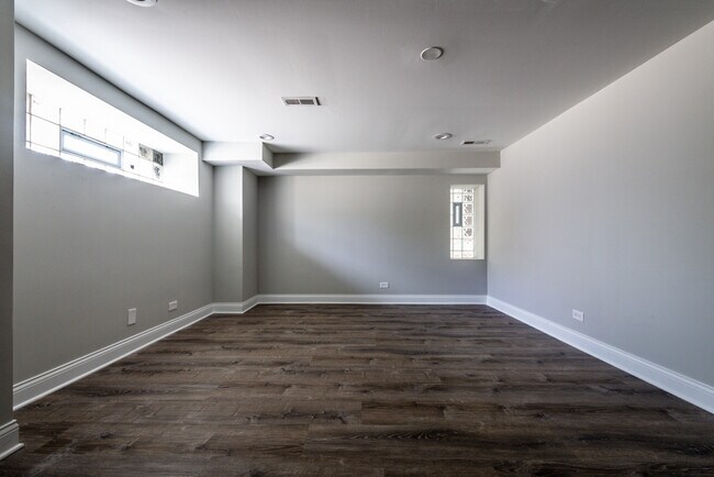 Building Photo - 2249 W Taylor St