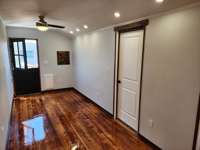 Foto del edificio - 3684 43rd St