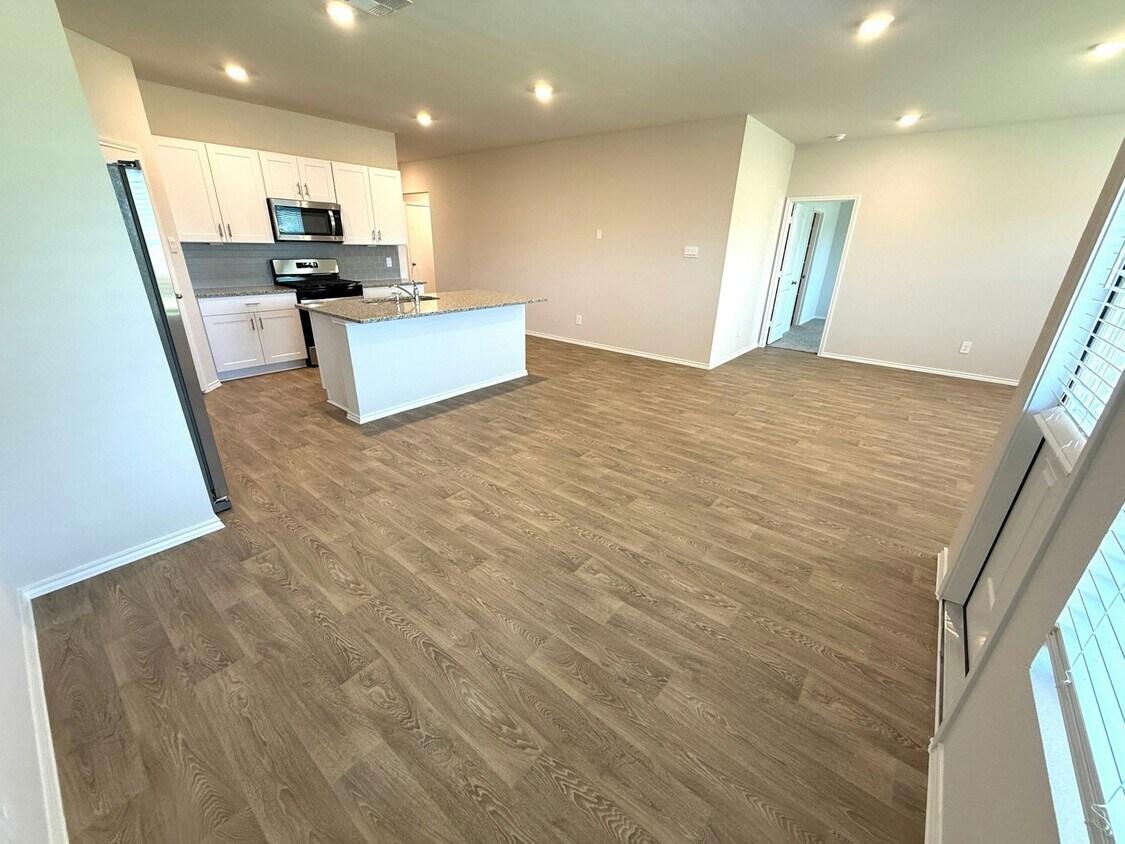 Foto principal - 211 Wirecrested Dr