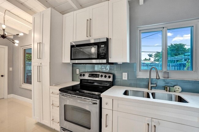 Foto del edificio - 4670 SW 25th Ave