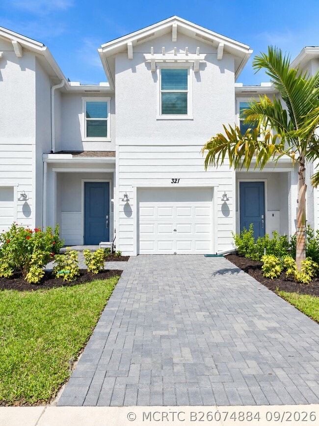 Building Photo - 321 SE Crossoak Ln
