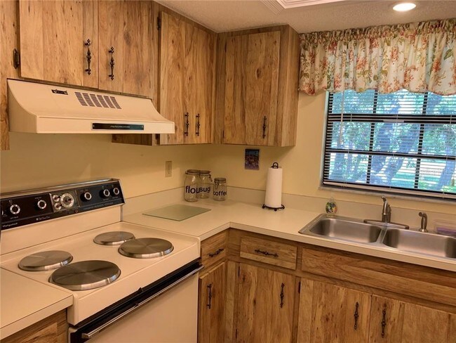 Building Photo - 150 Englewood Isles Pkwy