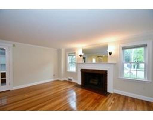 Primary Photo - 122 Colonial Ave