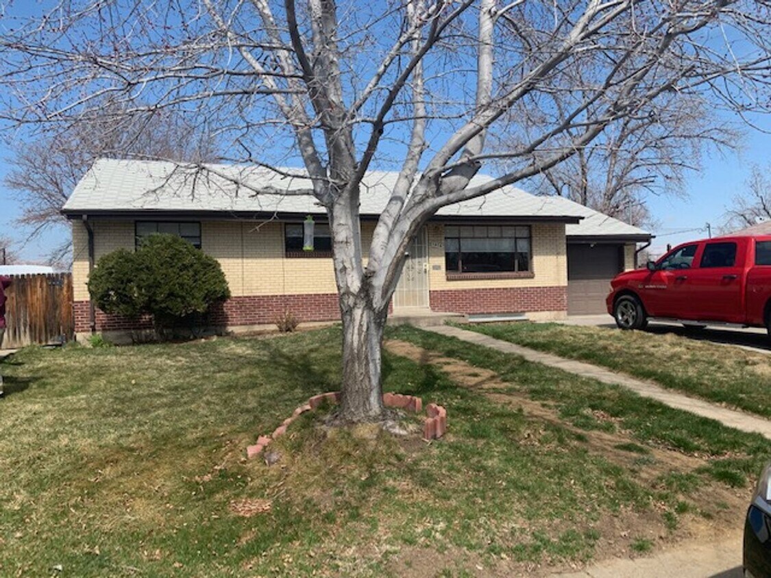 Foto principal - 3 bed 2 bath Ranch w/ finished basement in...