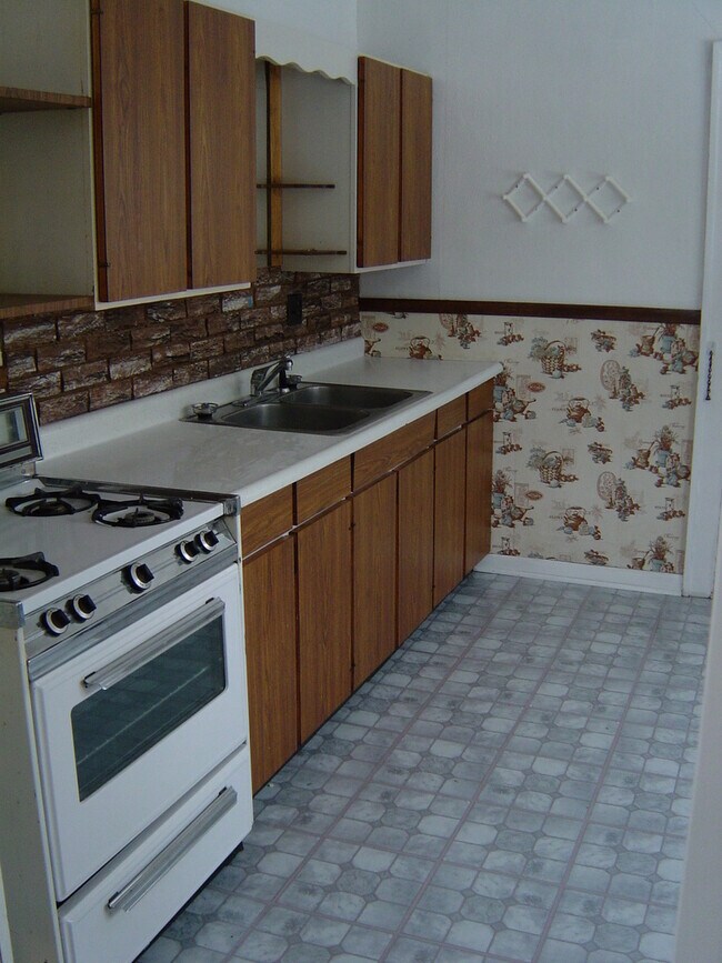 Building Photo - 2 + Bedroom home