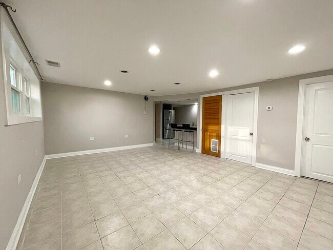 Foto del edificio - 2648 N Kildare Ave