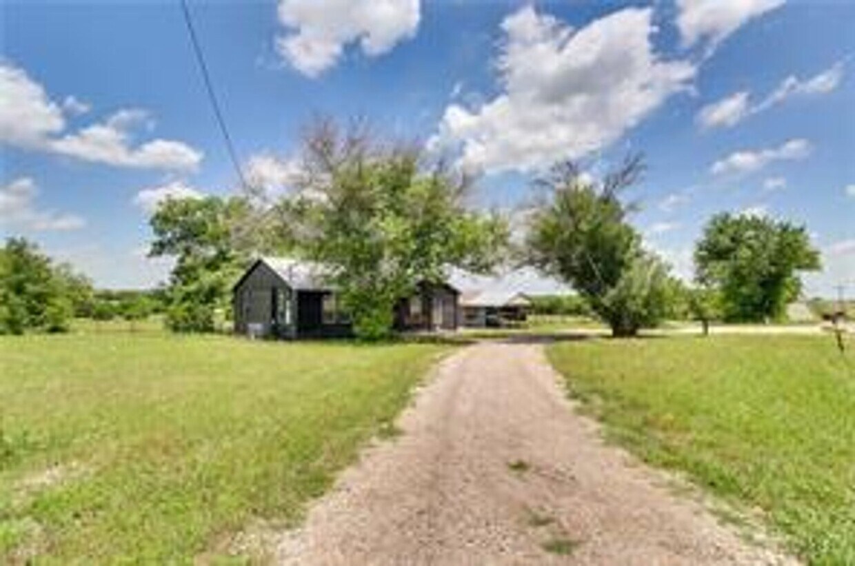 Primary Photo - 3911 Southwinds Dr