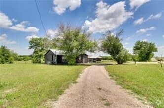 Building Photo - 3911 Southwinds Dr