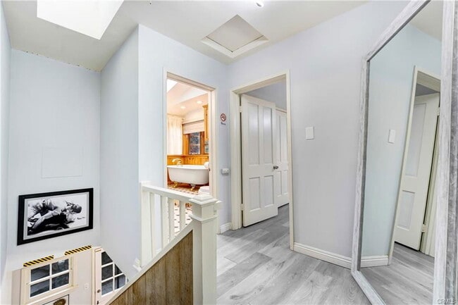 Foto del edificio - 12060 Laurel Terrace Dr