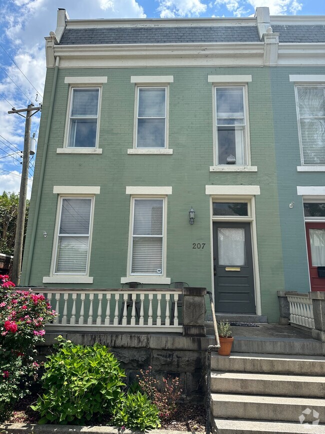 Building Photo - 207 N Stafford Ave