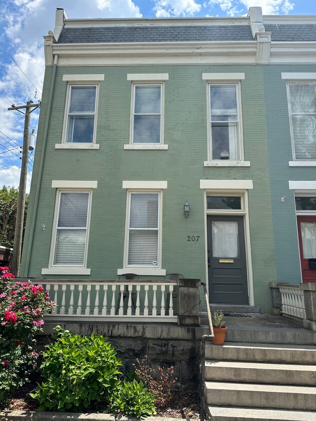Primary Photo - 207 N Stafford Ave
