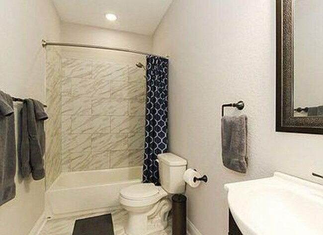 Foto del edificio - Sober living recovery house for men in Por...