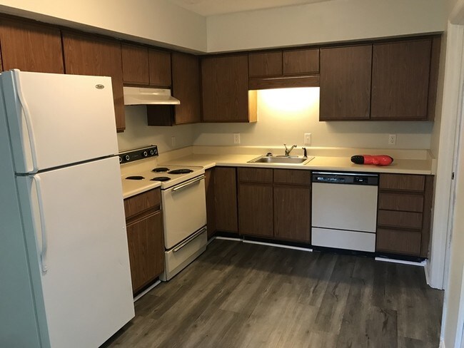 Building Photo - Great 2/1.5 Townhome Close to Hamilton Place