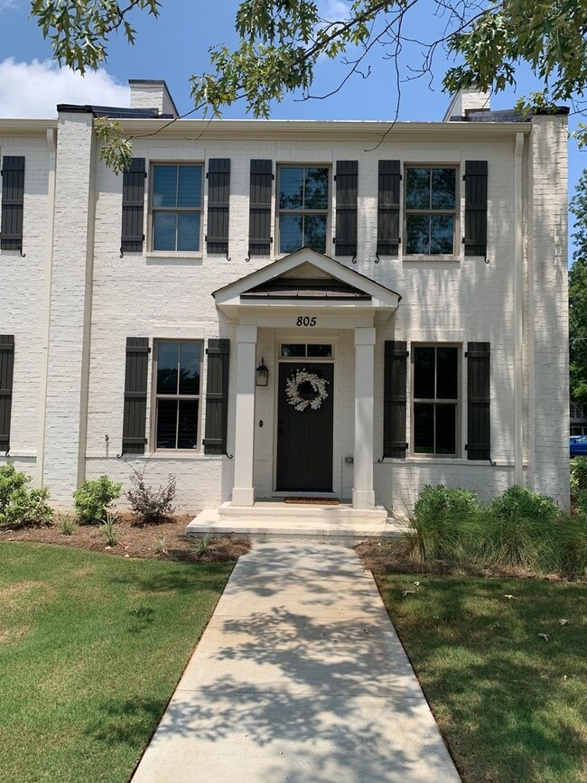 Foto del edificio - Like New Colonial Style Townhome close to Downtown Opelika