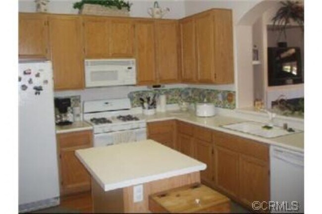 Building Photo - 4 Bed 3 Bath home for rent in Murrieta