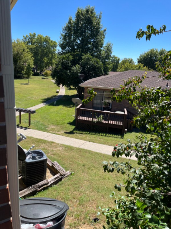 Building Photo - 381 Deer Lake Dr