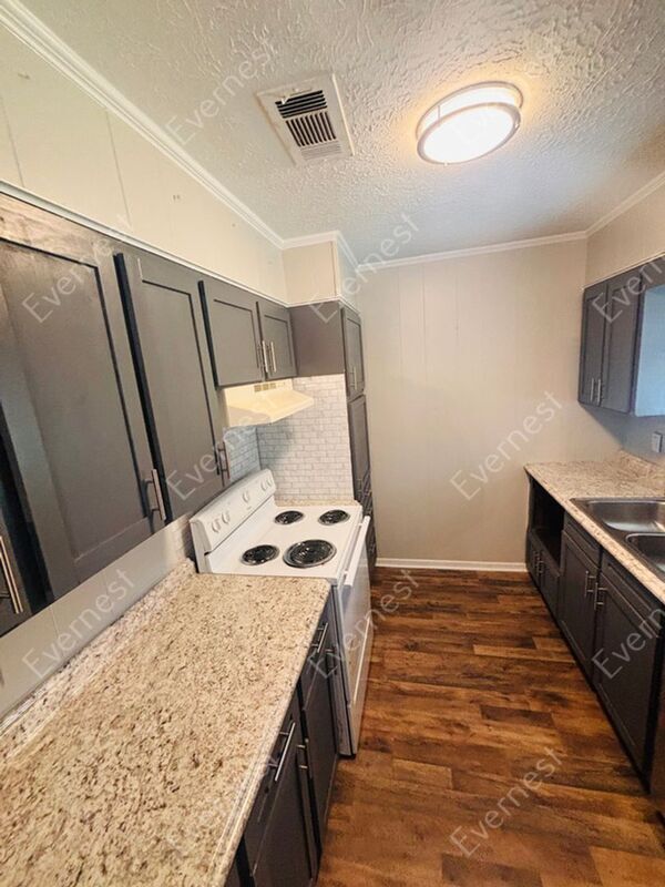 Foto del edificio - 225 Meadow Ln