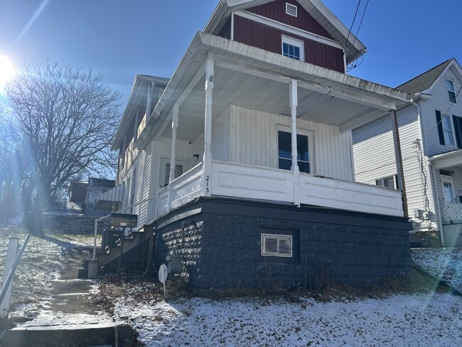 Photo - 215 N 4th St House