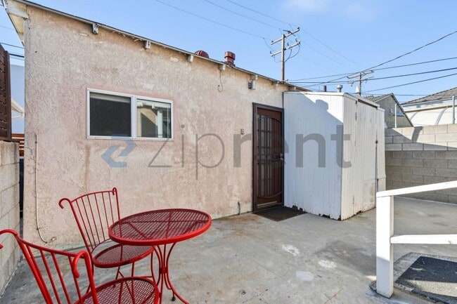 Building Photo - Unit C