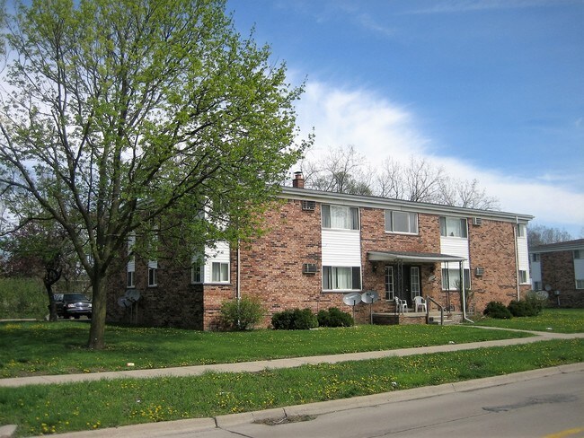 Building Photo - 1746 Goddard Rd