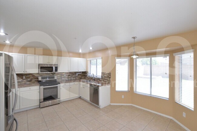 Foto del edificio - 9325 E Pershing Ave