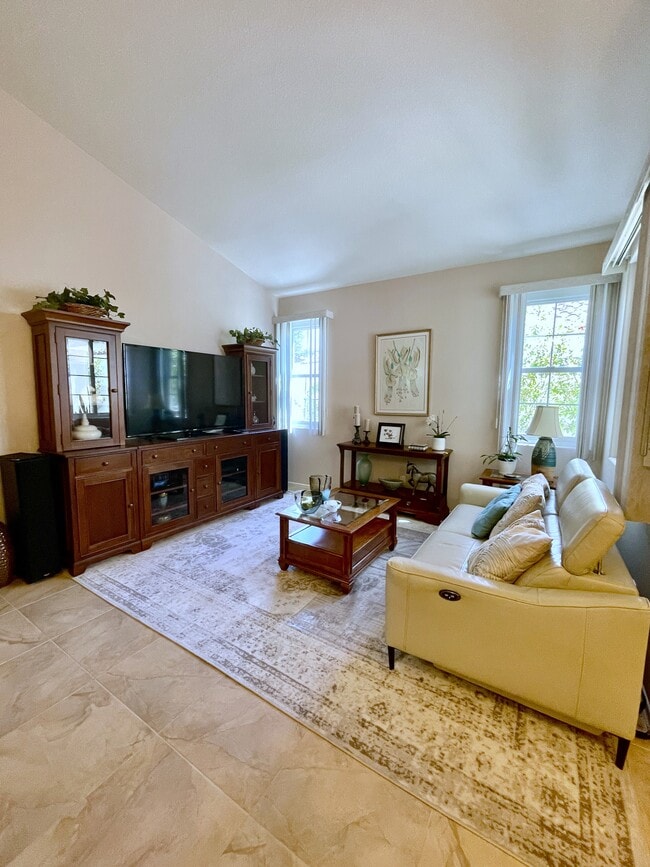 Foto del edificio - 4868 Thebes Way