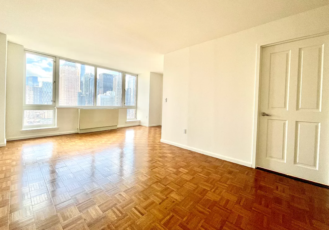 Foto principal - 413 W 43rd St