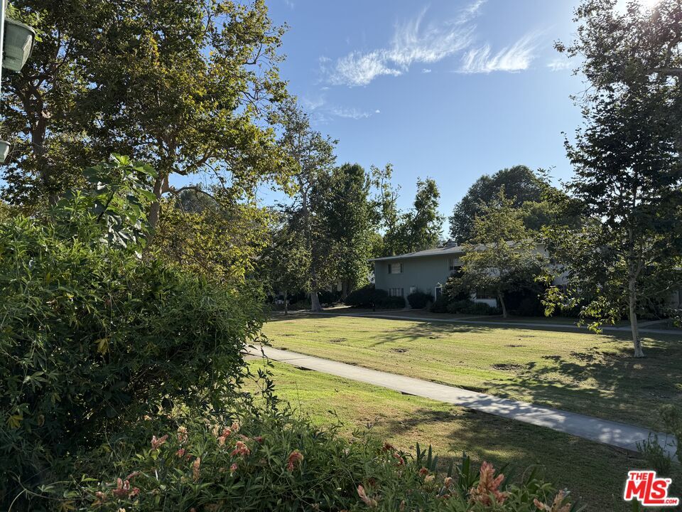 Building Photo - 5183 Village Green