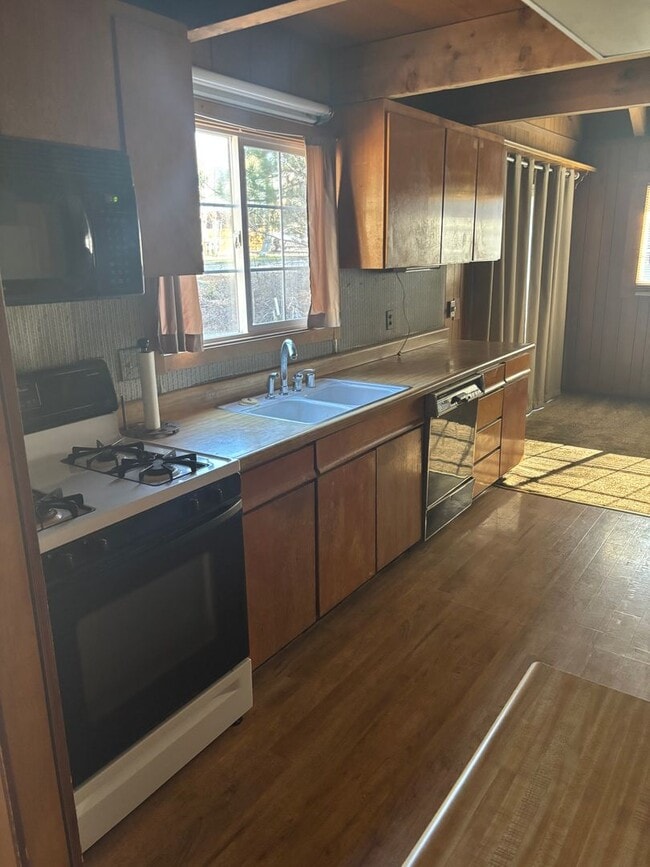 Building Photo - Sierra Meadows Home