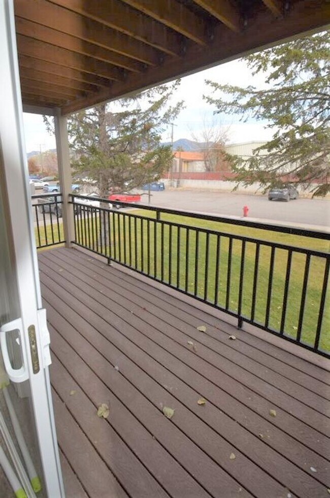 Foto del edificio - Centrally Located Second Floor 2b w/ Priva...