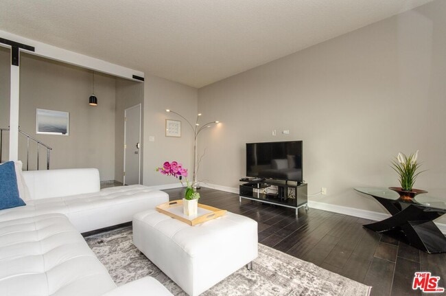 Foto del edificio - 18065 Coastline Dr