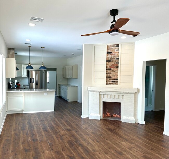 Foto del edificio - 102 Meadowlark Ave