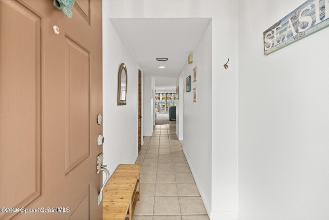 Building Photo - 8494 Ridgewood Ave