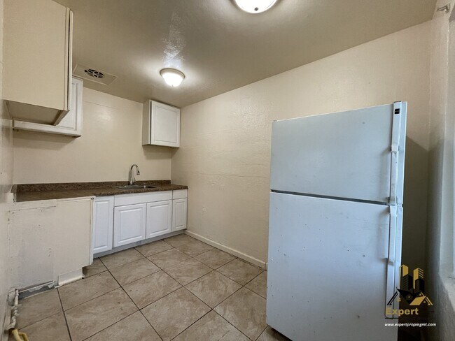 Building Photo - 1 Bedroom Clean and Ready to Rent