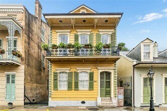 Building Photo - 821 Dauphine St