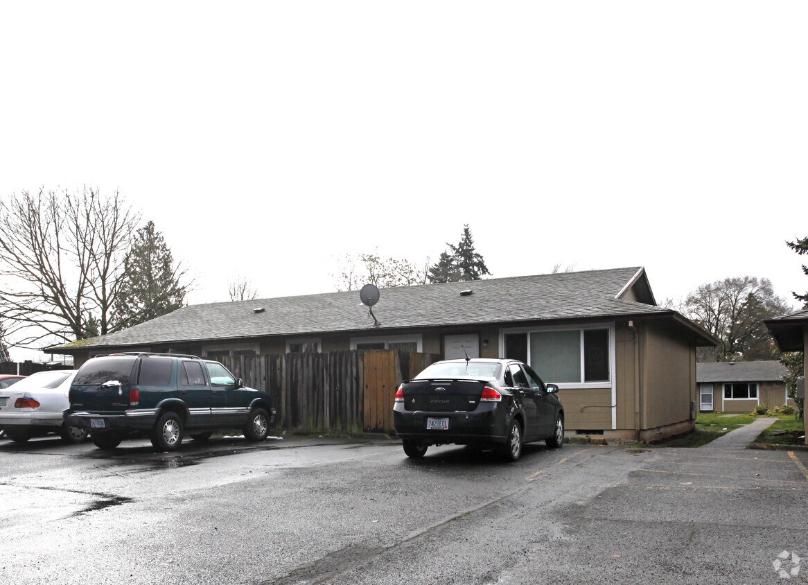 Primary Photo - Ridgewood Apartments