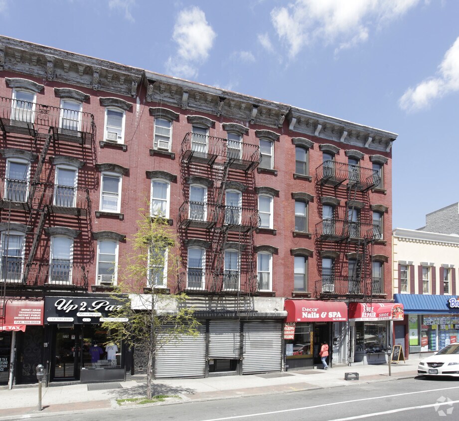 Primary Photo - 779 Grand St
