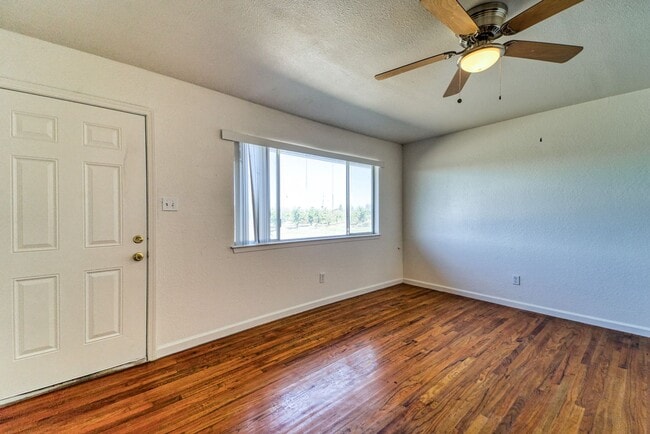 Building Photo - Bright & Comfortable 3BD Home with Great Features