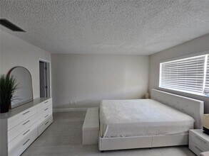 Building Photo - 2109 NE 68th St