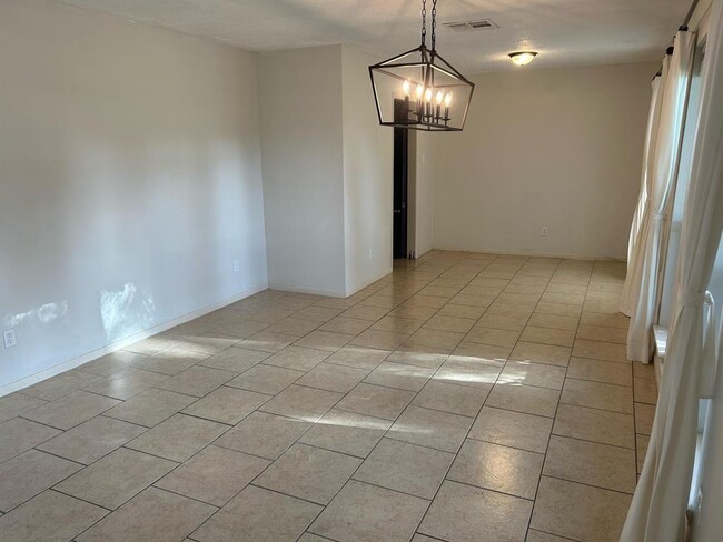 Building Photo - 21207 Park Villa Dr