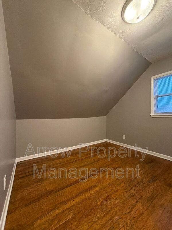 Building Photo - 1301 S 10th St